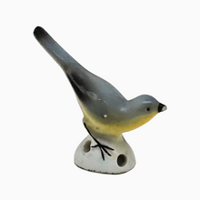 Load image into Gallery viewer, Parre-gouttes oiseau en porcelaine pour cafetière ou théière, années 1925-1940
