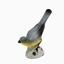 Load image into Gallery viewer, Parre-gouttes oiseau en porcelaine pour cafetière ou théière, années 1925-1940
