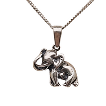 Charger l&#39;image dans la galerie, Pendentif en argent 925, Éléphant porte-bonheur, XXè Le Charme des Violettes - Brocante en ligne
