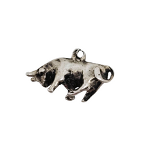 Charger l&#39;image dans la galerie, Pendentif Taureau en argent, années Le Charme des Violettes - Brocante en ligne
