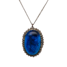 Charger l&#39;image dans la galerie, Pendentif iranien en céramique bleu turquoise et métal argenté filigrané, années 1970 Le Charme des Violettes - Brocante en ligne
