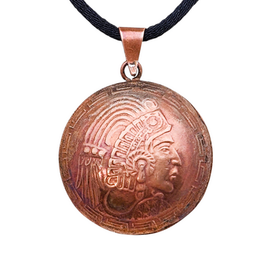 Pendentif aztèque en cuivre repoussé, Mexique, vers 1950-1970 Le Charme des Violettes - Brocante en ligne