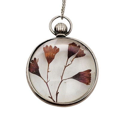 Pendentif porte-photo en argent et verre bombé revisité avec des fleurs séchées, début XXè Le Charme des Violettes - Brocante en ligne