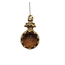 Charger l'image dans la galerie, Pendentif en verre ambré à intaille féminine – Monture en régule doré, 1è moitié du XXè siècle Le Charme des Violettes - Brocante en ligne
