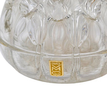 Load image into Gallery viewer, Pique-fleurs vase VMC Reims en verre moulé-pressé et métal argenté à angelots – France, vers 1930-1950 Le Charme des Violettes - Brocante en ligne
