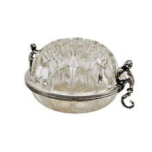 Load image into Gallery viewer, Pique-fleurs vase VMC Reims en verre moulé-pressé et métal argenté à angelots – France, vers 1930-1950 Le Charme des Violettes - Brocante en ligne
