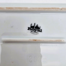Load image into Gallery viewer, Royal Bavaria Germany, Plat aux violettes en porcelaine,  années 1950-1970
