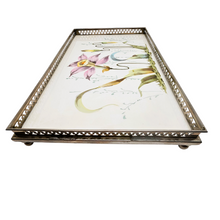 Load image into Gallery viewer, Plateau en céramique peinte à la main aux fleurs stylisées, années 1950 Le Charme des Violettes - Brocante en ligne
