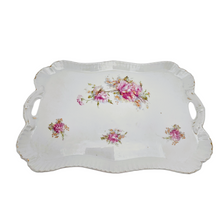 Charger l&#39;image dans la galerie, Plateau en porcelaine au décor de roses, début XXᵉ siècle Le Charme des Violettes - Brocante en ligne
