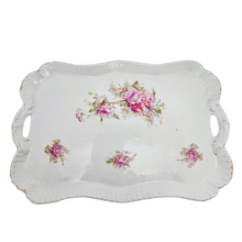Charger l&#39;image dans la galerie, Plateau en porcelaine au décor de roses, début XXᵉ siècle Le Charme des Violettes - Brocante en ligne

