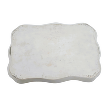 Charger l&#39;image dans la galerie, Plateau en porcelaine au décor de roses, début XXᵉ siècle Le Charme des Violettes - Brocante en ligne
