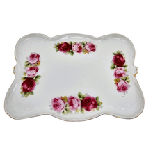 Charger l&#39;image dans la galerie, Plateau vintage en porcelaine à décor de roses, 1è moitié XXè

