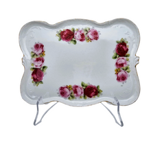 Charger l&#39;image dans la galerie, Plateau vintage en porcelaine à décor de roses, 1è moitié XXè
