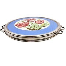 Charger l'image dans la galerie, Plat à gâteau tournant Art déco aux tulipes – fond bleu ciel, vers 1930-1940 Le Charme des Violettes - Brocante en ligne
