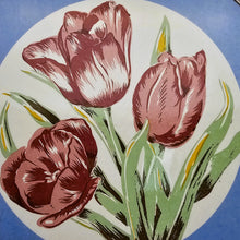 Charger l'image dans la galerie, Plat à gâteau tournant Art déco aux tulipes – fond bleu ciel, vers 1930-1940 Le Charme des Violettes - Brocante en ligne
