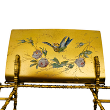 Charger l'image dans la galerie, Porte-lettres en métal doré peint à la main avec deux flacons, fin XIXè - début XXè
