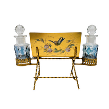 Charger l'image dans la galerie, Porte-lettres en métal doré peint à la main avec deux flacons, fin XIXè - début XXè
