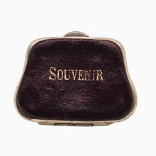 Charger l'image dans la galerie, Porte-monnaie miniature « Souvenir » en cuir bordeaux, fin XIXè - début XXè Le Charme des Violettes - Brocante en ligne

