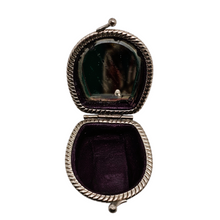 Afbeelding in Gallery-weergave laden, Petit porte-monnaie ancien en cuir façon croco et métal torsadé – miroir intérieur, fin XIXᵉ – début XXᵉ siècle Le Charme des Violettes - Brocante en ligne
