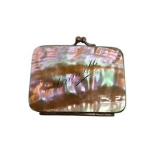 Charger l'image dans la galerie, Porte-monnaie Belle Epoque en nacre gravée “Granville”, vers 1900-1910 Le Charme des Violettes - Brocante en ligne
