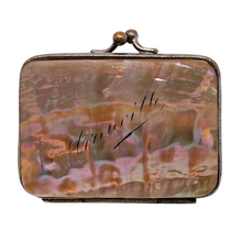 Charger l'image dans la galerie, Porte-monnaie Belle Epoque en nacre gravée “Granville”, vers 1900-1910 Le Charme des Violettes - Brocante en ligne
