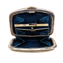 Charger l'image dans la galerie, Porte-monnaie monogrammé en nacre et métal argenté, fin XIXᵉ - début XXᵉ siècle
