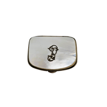 Charger l'image dans la galerie, Porte-monnaie monogrammé en nacre et métal argenté, fin XIXᵉ - début XXᵉ siècle
