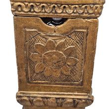 Afbeelding in Gallery-weergave laden, Porte-montre Napoléon III en bois doré style Louis XVI &amp; montre de gousset, XIXe siècle Le Charme des Violettes - Brocante en ligne
