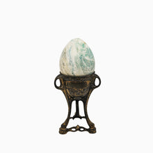 Charger l'image dans la galerie, Porte-œuf décoratif Art nouveau en régule patiné doré et œuf en albâtre vert, vers 1900 Le Charme des Violettes - Brocante en ligne
