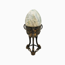Charger l'image dans la galerie, Porte-œuf décoratif Art nouveau en régule patiné doré et œuf en albâtre vert, vers 1900 Le Charme des Violettes - Brocante en ligne
