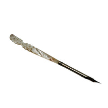 Load image into Gallery viewer, Porte-plume ancien en nacre sculptée, fin XIXᵉ siècle Le Charme des Violettes - Brocante en ligne
