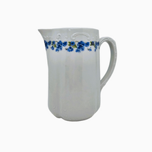 Load image into Gallery viewer, Pot à eau Art nouveau en porcelaine blanche à décor de myosotis, années 1900
