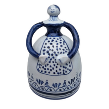 Afbeelding in Gallery-weergave laden, Vintage naïeve vaas in wit en blauw Spaans keramiek
