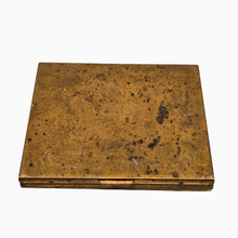 Charger l'image dans la galerie, Poudrier vintage en laiton doré et nacre, vers 1950 Le Charme des Violettes - Brocante en ligne
