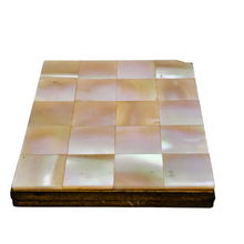 Charger l'image dans la galerie, Poudrier vintage en laiton doré et nacre, vers 1950 Le Charme des Violettes - Brocante en ligne
