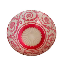 Charger l'image dans la galerie, Baccarat (attribué à) - Coupelle en cristal doublé rose gravé et dégagé à l'acide, circa 1900 Le Charme des Violettes - Brocante en ligne
