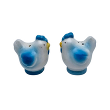 Charger l'image dans la galerie, Duo salière et poivrière en forme de poules en céramique vintage, années 1950-1970 Le Charme des Violettes - Brocante en ligne
