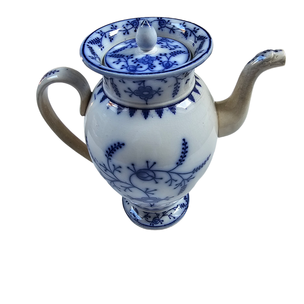 Saxe B.F. - Cafetière Directoire en porcelaine fine, décor à l'immortel blanc et bleu