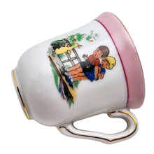 Load image into Gallery viewer, Charmant service pour bébé en porcelaine de Limoges – assiette chauffante et tasse – décor enfantin, années 1950 Le Charme des Violettes - Brocante en ligne
