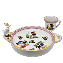 Load image into Gallery viewer, Charmant service pour bébé en porcelaine de Limoges – assiette chauffante et tasse – décor enfantin, années 1950 Le Charme des Violettes - Brocante en ligne
