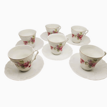 Load image into Gallery viewer, Suite de 6 tasses à café et sous-tasses vintage en porcelaine fleurie
