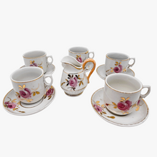 Charger l'image dans la galerie, Petit service à poupée en porcelaine décor roses et dorure – 11 pièces Le Charme des Violettes - Brocante en ligne
