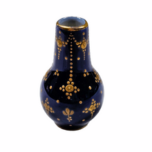Charger l&#39;image dans la galerie, Sèvres (dans le goût de). Vase miniature ancien en porcelaine bleue et or
