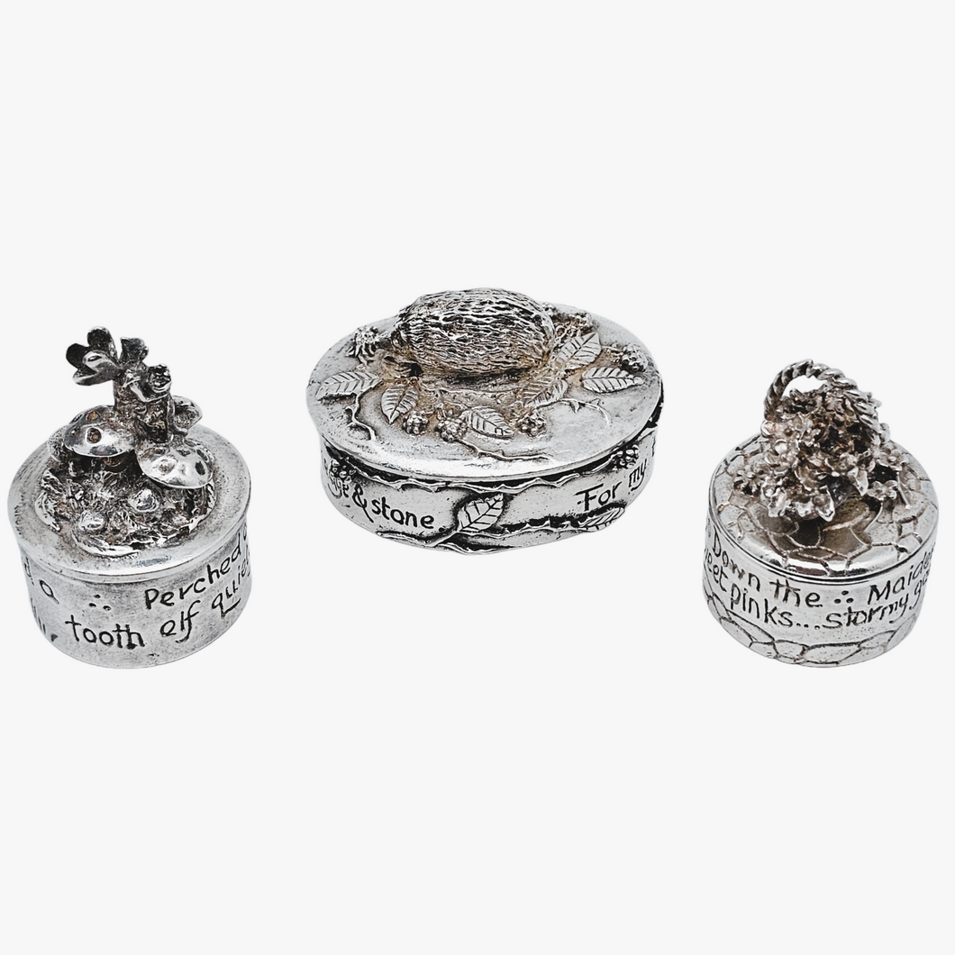 Silver Scenes, Suite de 3 petites boîtes anglaises vintage en étain plaqué argent, années 1980