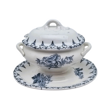 Charger l'image dans la galerie, Sarreguemines - décor Flore, Petite soupière de poupée en faïence, début XXe siècle Le Charme des Violettes - Brocante en ligne
