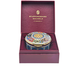Load image into Gallery viewer, Staffordshire Enamels, Boîte en porcelaine émaillée « Zodiaque », années 1970-1980 Le Charme des Violettes - Brocante en ligne
