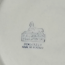 Charger l&#39;image dans la galerie, Petrus Regout, Maastricht, fin XIXème. Tasse à soupe et sous-tasse en porcelaine.
