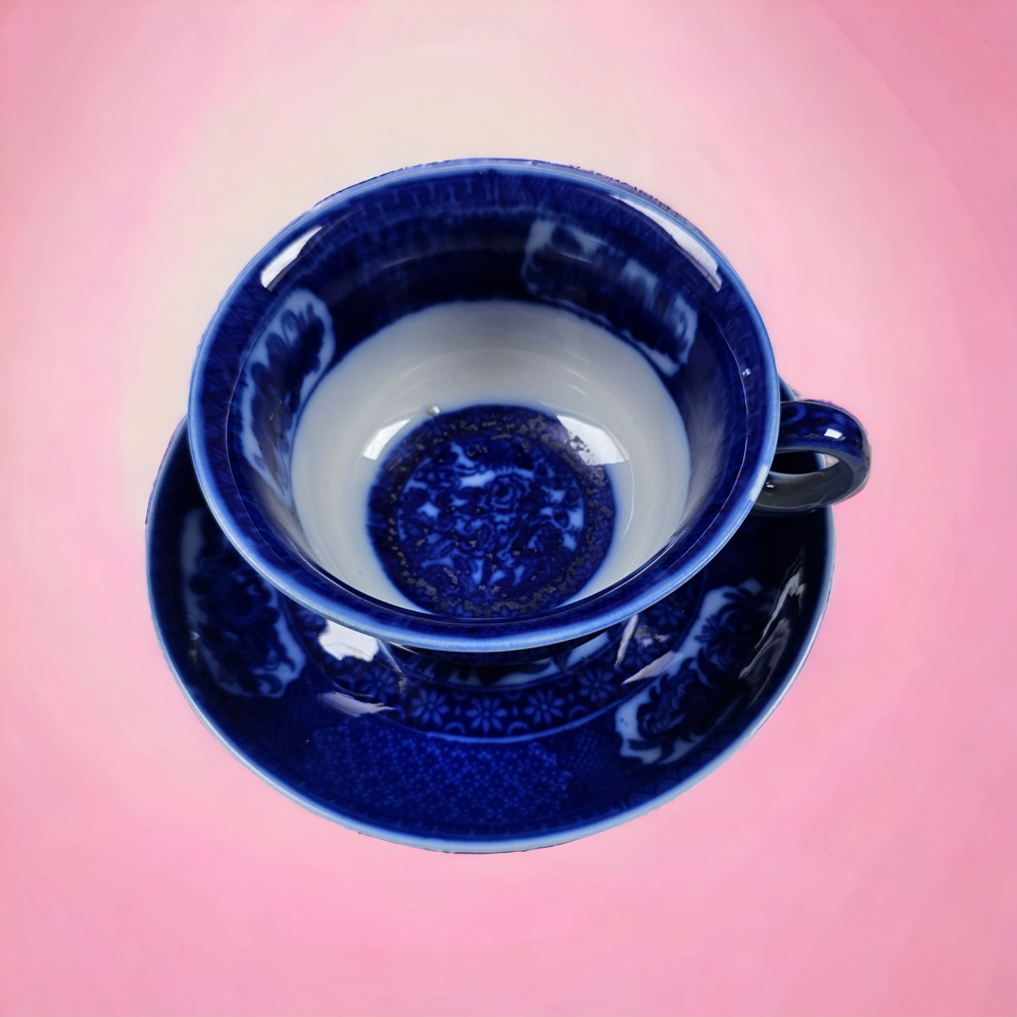 Petrus Regout, Maastricht, late 19th century. Porcelain soup