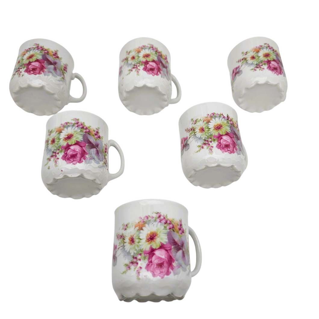 Suite de 6 petites tasses à moka en porcelaine fleurie vintage, XXè