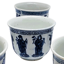 Load image into Gallery viewer, Suite de 6 petites tasses à thé chinoises en porcelaine bleu et blanc – décor de personnages, années 1970 Le Charme des Violettes - Brocante en ligne
